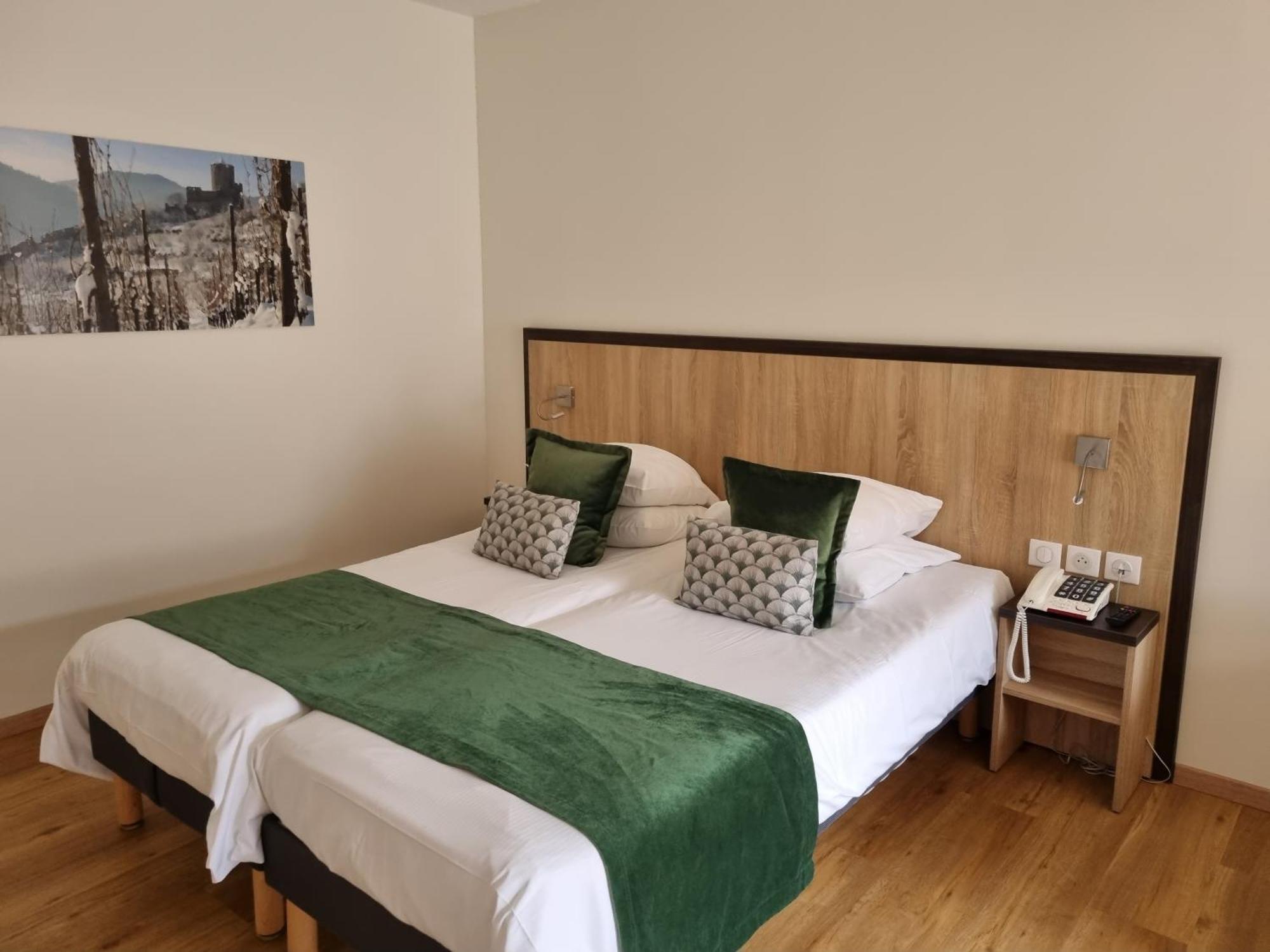 Logis Hotel Restaurant De La Poste Et Spa De Montagne 르본옴므 객실 사진