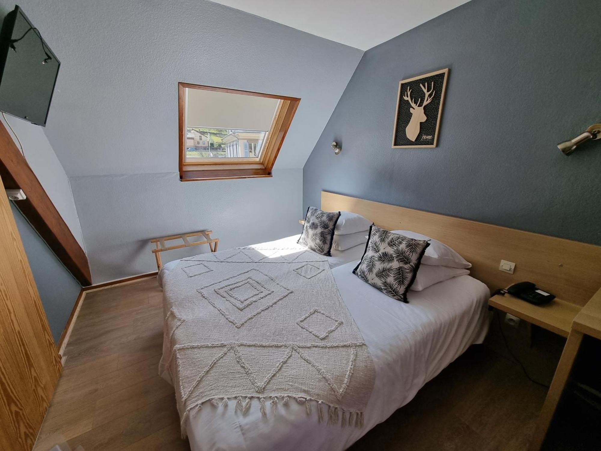 Logis Hotel Restaurant De La Poste Et Spa De Montagne 르본옴므 객실 사진