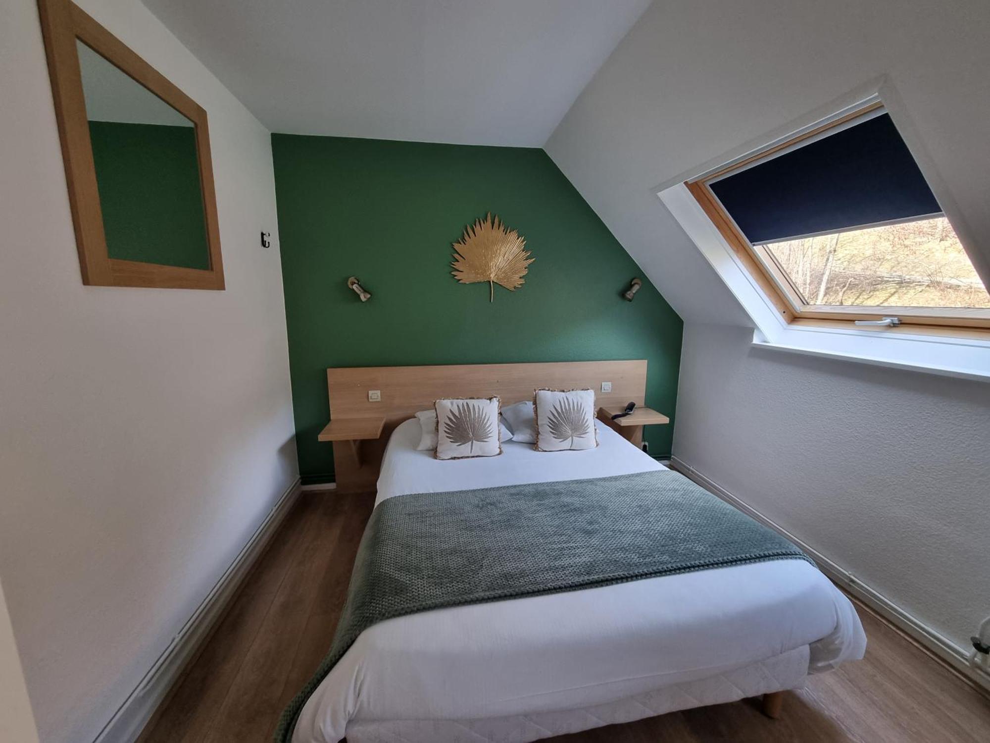 Logis Hotel Restaurant De La Poste Et Spa De Montagne 르본옴므 객실 사진