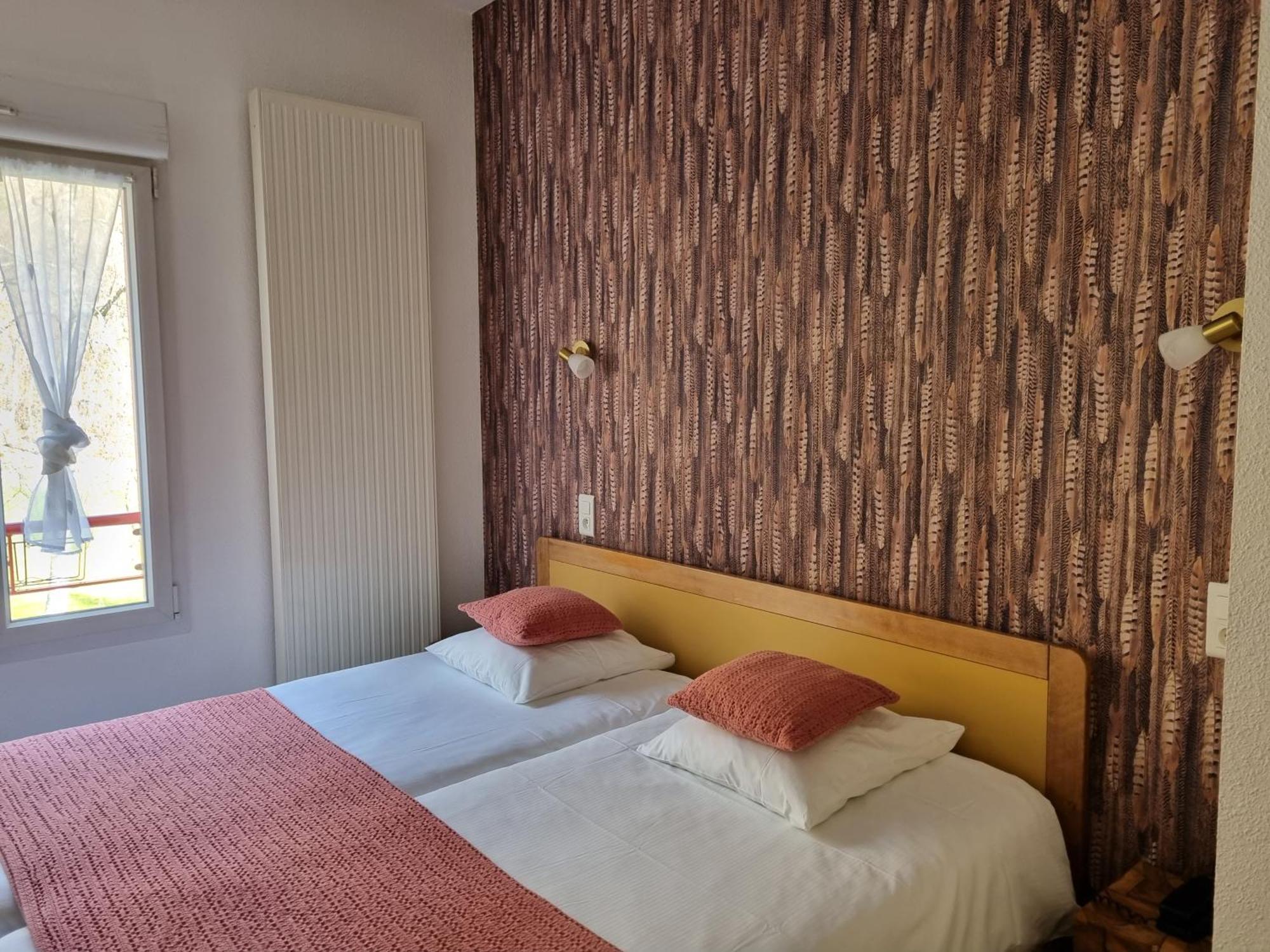 Logis Hotel Restaurant De La Poste Et Spa De Montagne 르본옴므 객실 사진