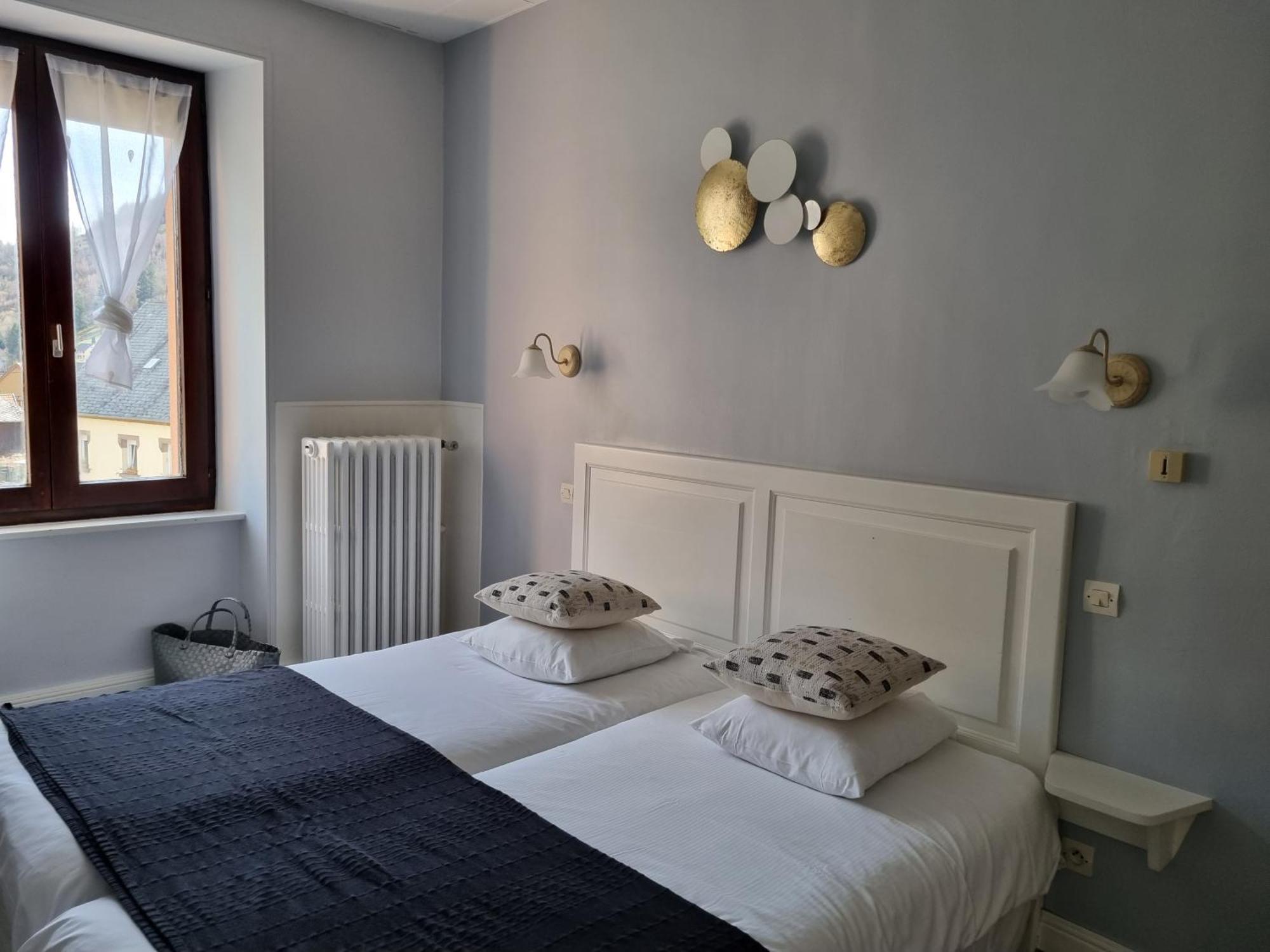 Logis Hotel Restaurant De La Poste Et Spa De Montagne 르본옴므 객실 사진