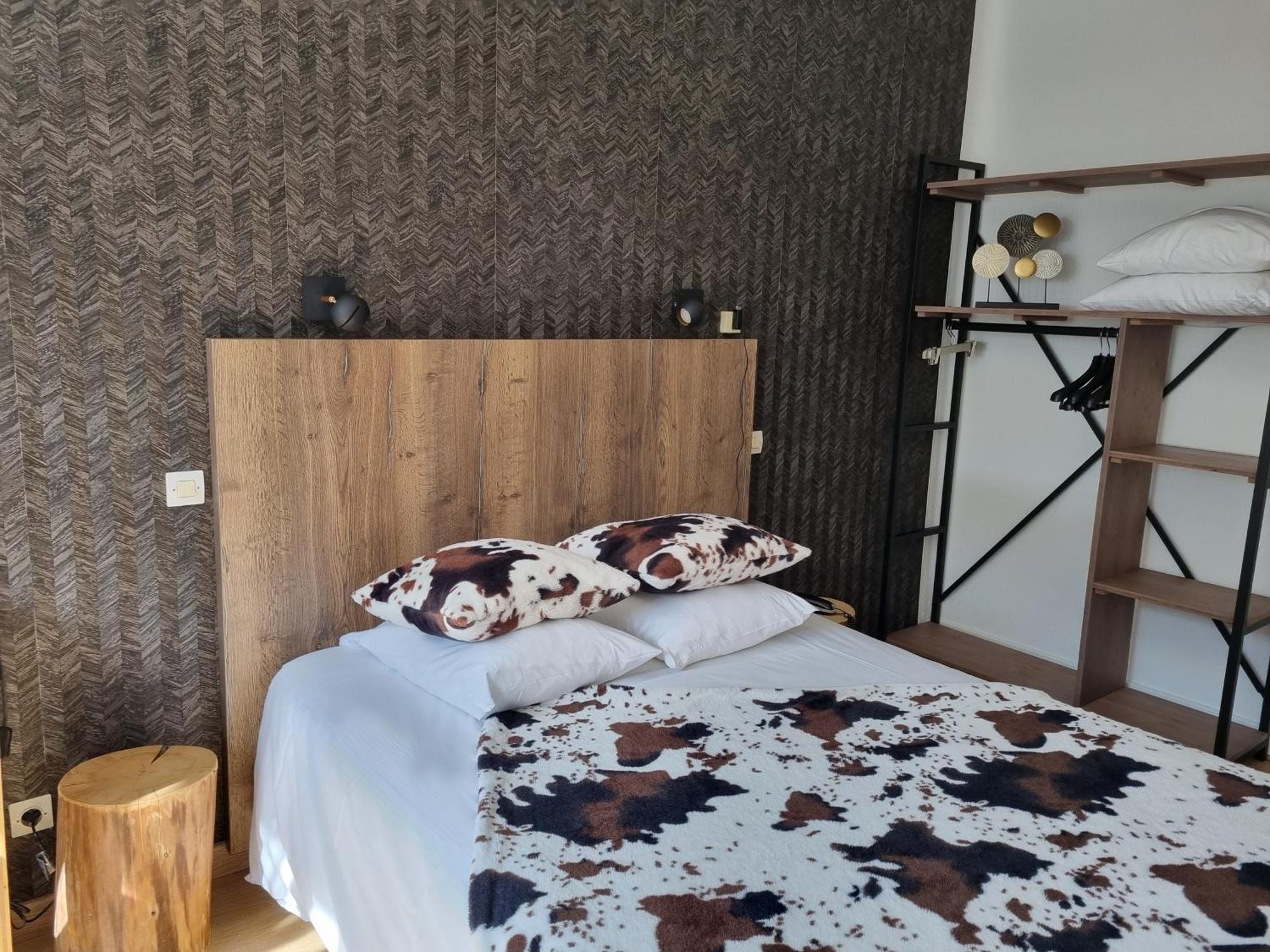 Logis Hotel Restaurant De La Poste Et Spa De Montagne 르본옴므 객실 사진