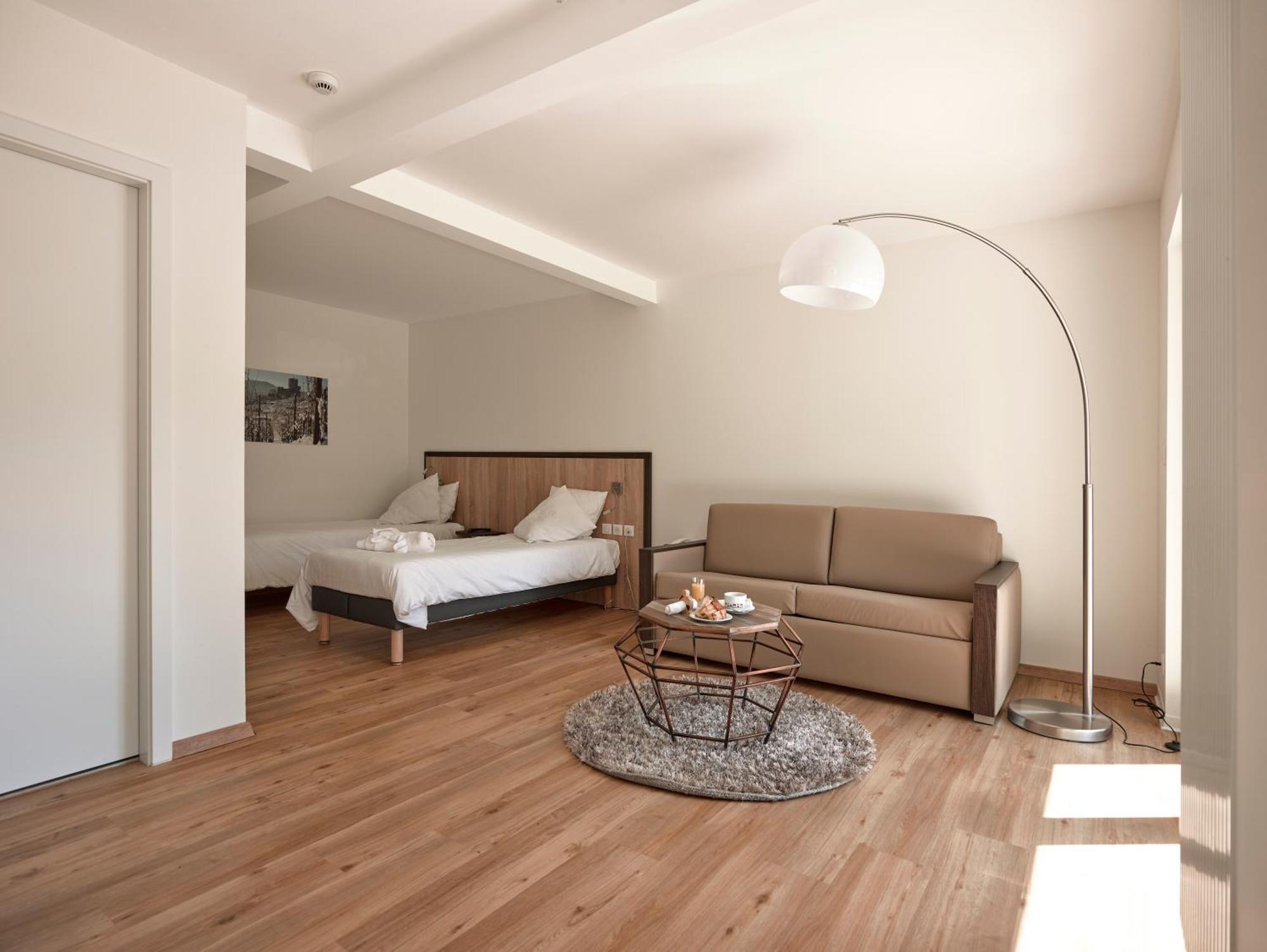 Logis Hotel Restaurant De La Poste Et Spa De Montagne 르본옴므 외부 사진